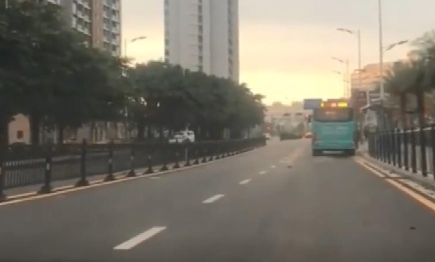 深夜道路上发生离奇车祸,深夜街头发生蹊跷车祸