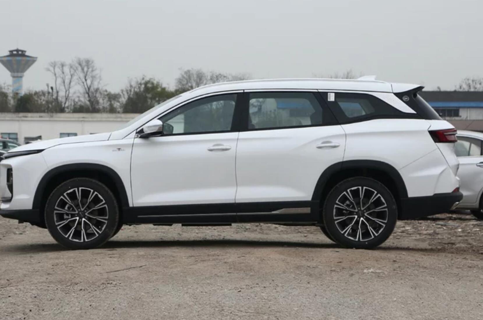 全新中大型SUV——奥迪Q6谍照图曝光_q6奥迪2021款价格